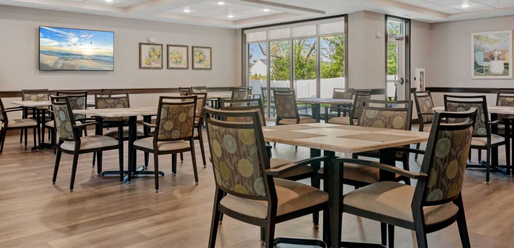 Restaurant-style dining room with multiple seating options in memory care at Meadowview of Clive.